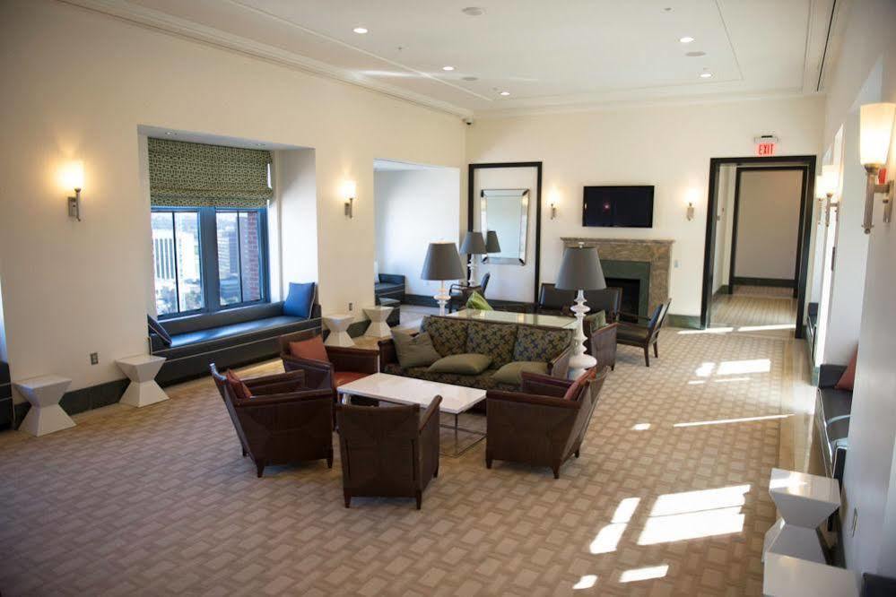 Crystal Quarters Furnished Apartments At The Gramercy Arlington Buitenkant foto