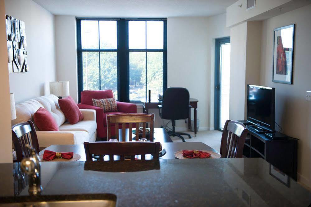 Crystal Quarters Furnished Apartments At The Gramercy Arlington Buitenkant foto