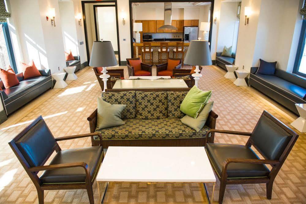 Crystal Quarters Furnished Apartments At The Gramercy Arlington Buitenkant foto