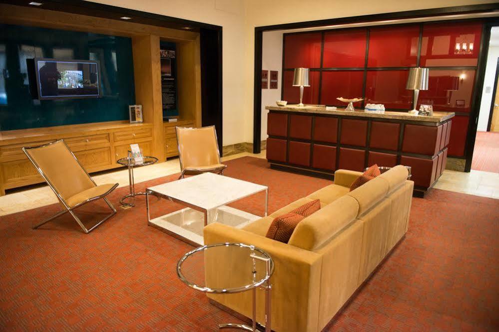 Crystal Quarters Furnished Apartments At The Gramercy Arlington Buitenkant foto